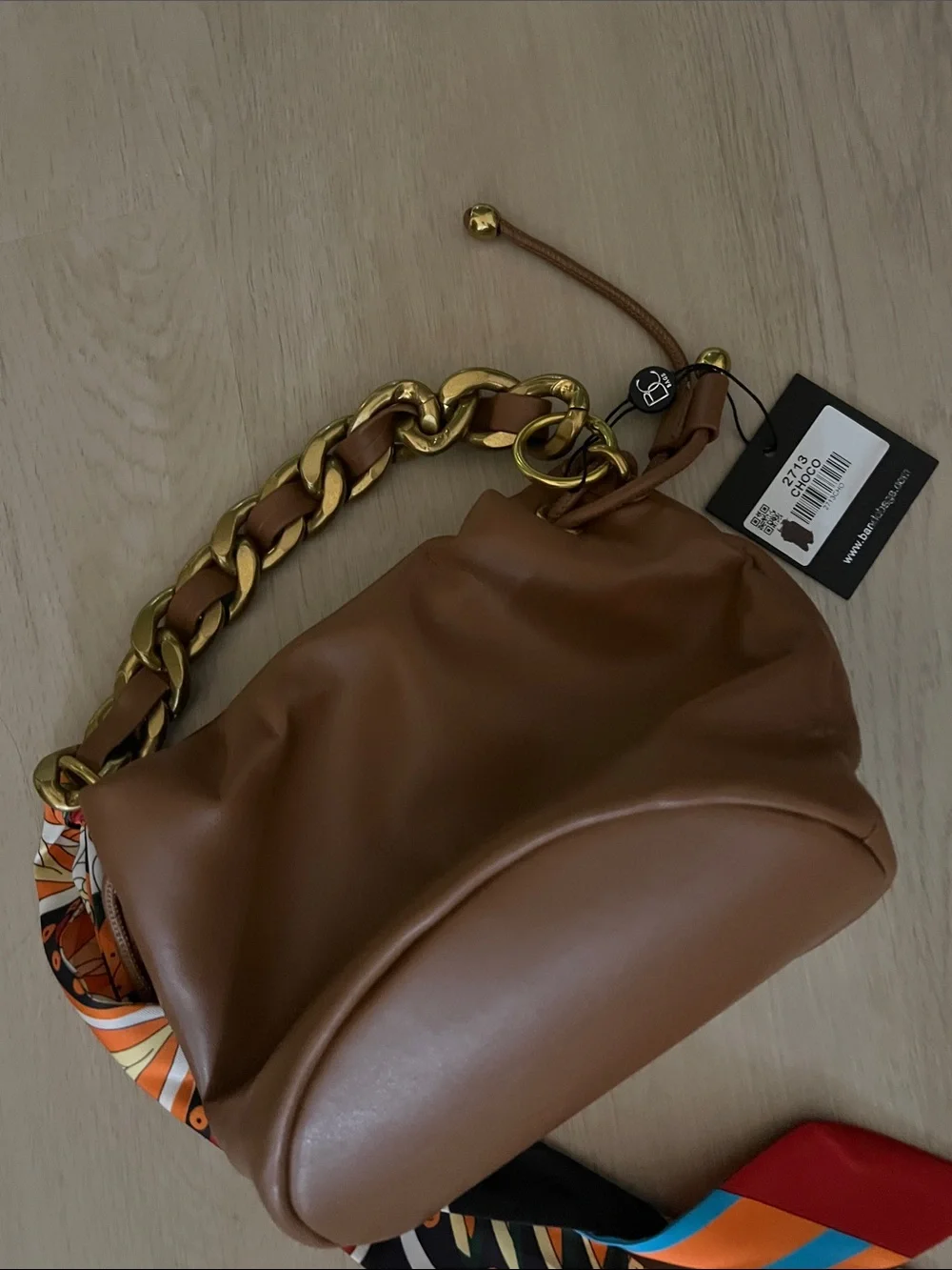 Women's Tan Shoulder Bag with Chunky Gold Chain Handle
